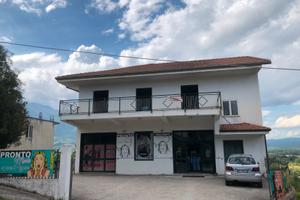 Casa negozio e garage