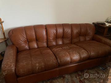 Set divano e due poltrone in pelle