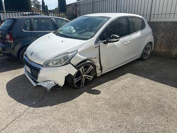 Peugeot 208 1.6 HDi 2017 – Incidentata lato anteri