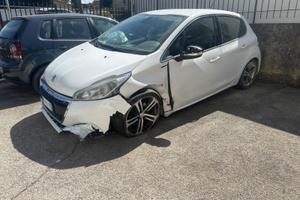 Peugeot 208 1.6 HDi 2017 – Incidentata lato anteri