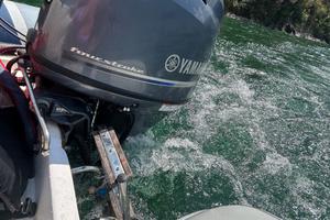 Gommone più motore e carrello