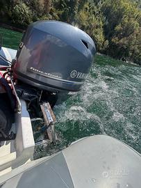 Gommone più motore e carrello