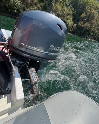 Gommone più motore e carrello