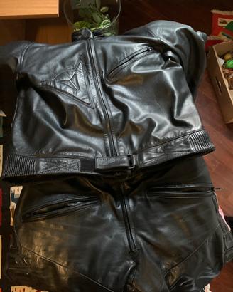 Giacca e pantaloni per motociclisti