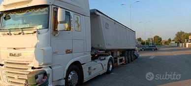 Trattore con semirimorchio