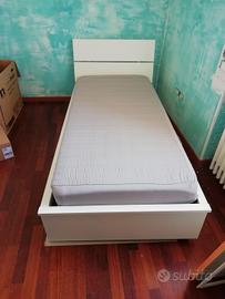 Letto con doghe legno e contenitore singolo