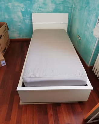 Letto con doghe legno e contenitore singolo