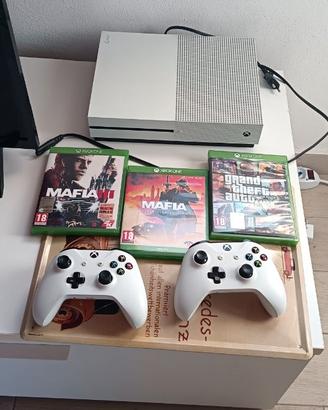 In blocco tv 55 pollici e Xbox one s e 3 giochi