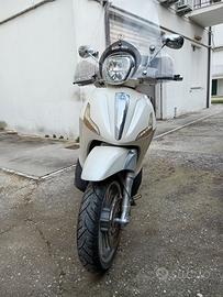 Beverly 300 I. Solo 16880 km come nuovo !!!