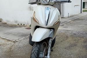 Beverly 300 I. Solo 16880 km come nuovo !!!