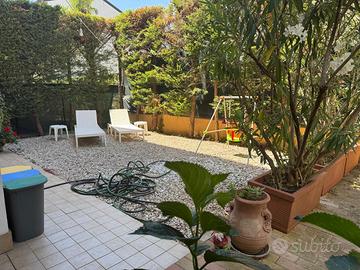 DUPLEX CON GIARDINO PRIVATO E DUE POSTI AUTO