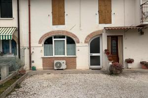 Casa a schiera con giardino privato