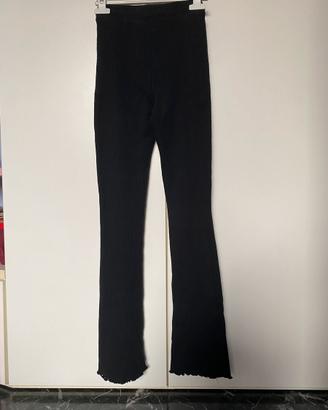 Pantaloni flare aderenti neri