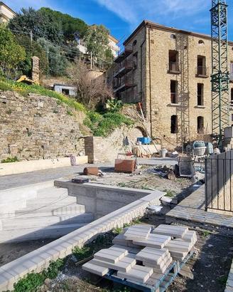 2 LOCALI A MONTECORICE