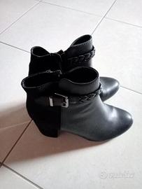 Scarpe tronchetto nero n. 40