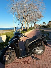 Honda sh 125 2024 17000 km  parabrezza nero