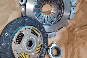 frizione macchina jaris anno 2007