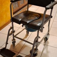 Sedia a rotelle comoda per anziani