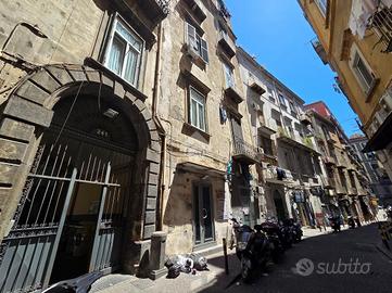 5 LOCALI A NAPOLI