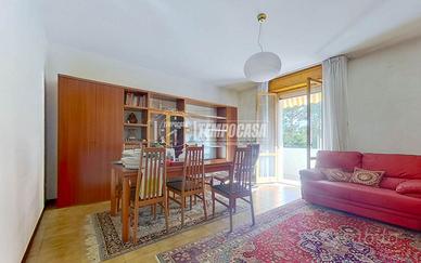 Appartamento luminoso con garage in contesto resid