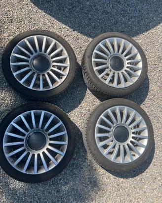 Cerchi in lega con gomme Fiat 500 r16