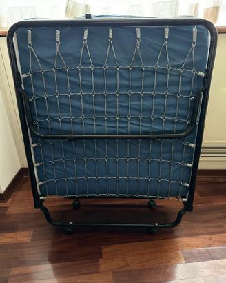 Letto pieghevole con struttura in metallo