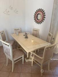 Tavolo con sedie