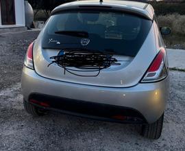 Lancia y elefantino