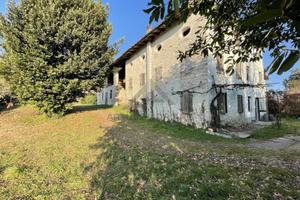 Rustico / Casale di 473 m² con più di 5 locali e b