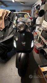 Vespa 300 GTS super Notte