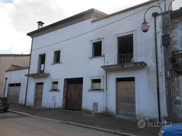 Casa indipendente di 220 m² con più di 5 locali e 