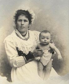 Raccolta di 35 antichi ritratti fotografici