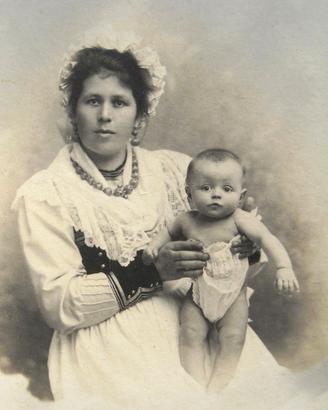 Raccolta di 35 antichi ritratti fotografici