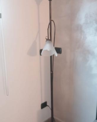 Piantana con doppia illuminazione 