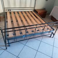 Letto matrimoniale,  rete ortopedica e piantana