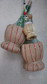 2 fiaschi con originale cesto in corda