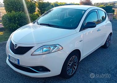 Lancia ypsilon 1.2 gpl