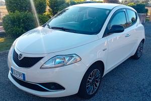 Lancia ypsilon 1.2 gpl