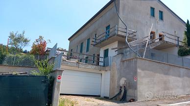 Palazzina grezza con sei appartamenti