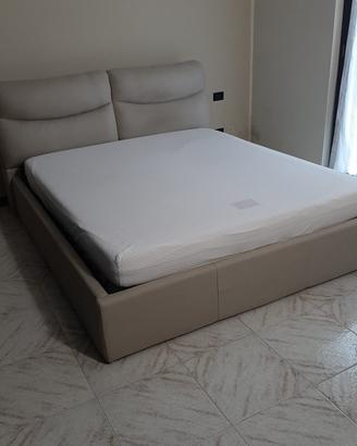 Letto matrimoniale contenitore con materasso