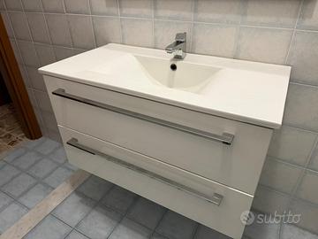 Mobile bagno sospeso