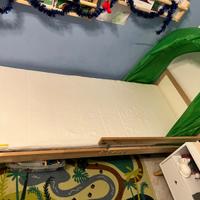 Lettino  Ikea e cucinetta gioco