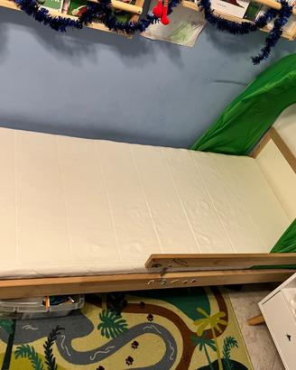Lettino  Ikea e cucinetta gioco