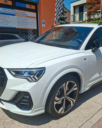 Audi Q3 40 2.0 tfsi Identity Black quattro s-line