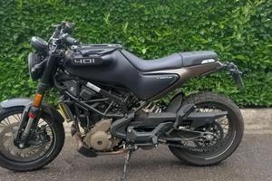 Husqvarna Svartpilen 401 - 2022 - Solo 6.391 km -