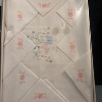 Tovaglia ricamata per 8 persone