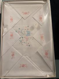 Tovaglia ricamata per 8 persone