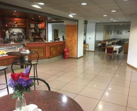 Locale gastronomico con servizio bar e cucina