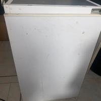 TAVOLO IN VETRO + FRIGORIFERO