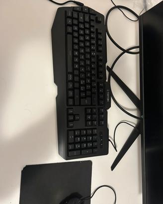 Tastiera mouse tappetino gaming